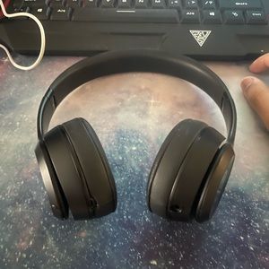 Beats Solo3 wireless headphones